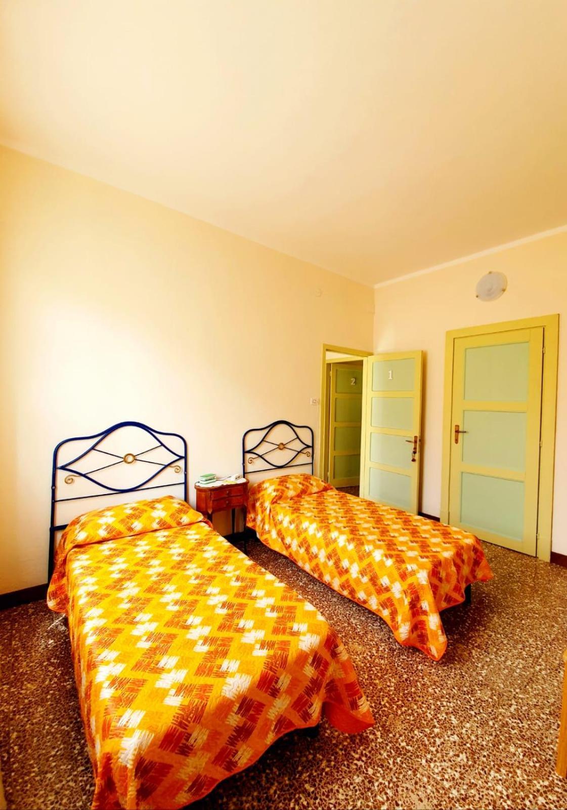Bed and Breakfast Il Girasole ...At Andorus' House Erli Habitación foto